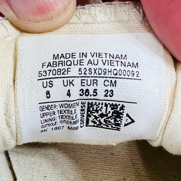 Converse Size 6 Elastic Heel Low-Top Sneakers - Picture 14 of 15